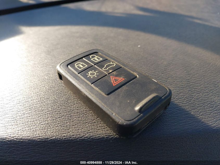 i41484771-2012-volvo-s60_11