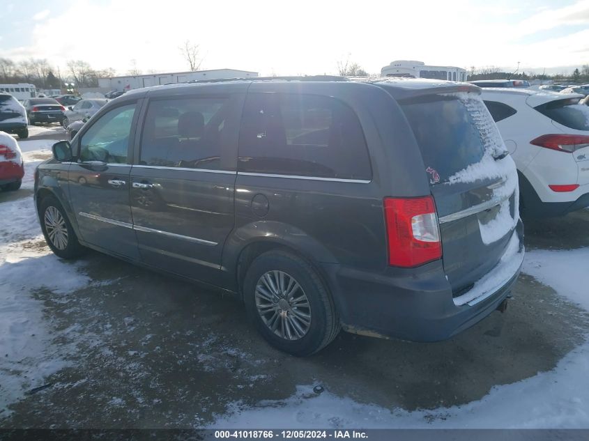 i41508670-2016-chrysler-town-country_3