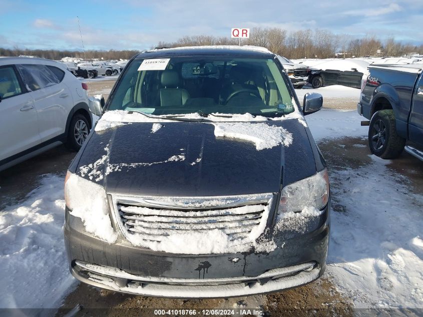 i41508670-2016-chrysler-town-country_6