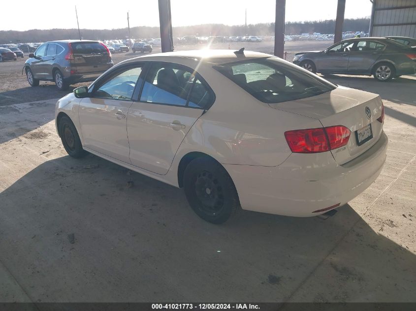 i41511677-2014-volkswagen-jetta_3