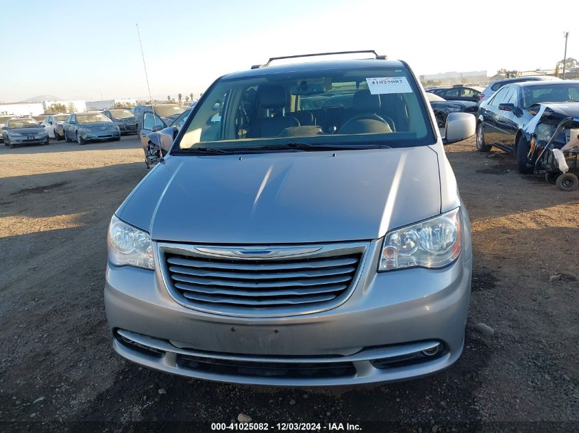 i41514986-2016-chrysler-town-country_12