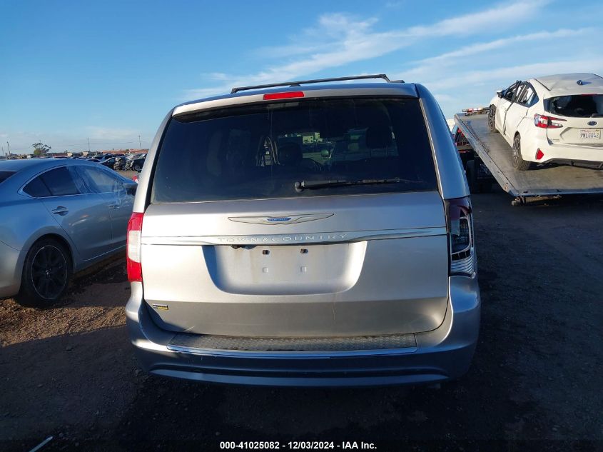 i41514986-2016-chrysler-town-country_16