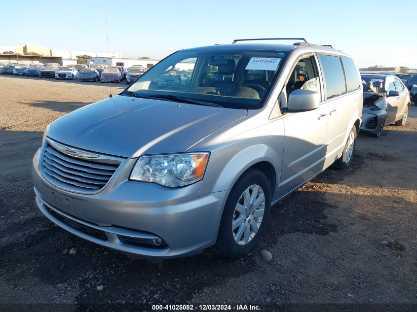 i41514986-2016-chrysler-town-country_2