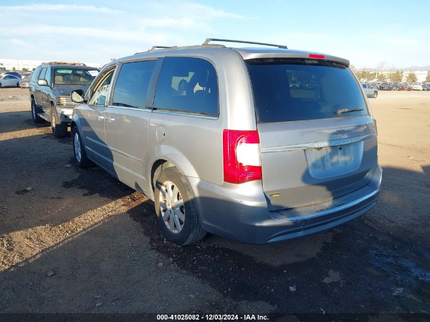 i41514986-2016-chrysler-town-country_3