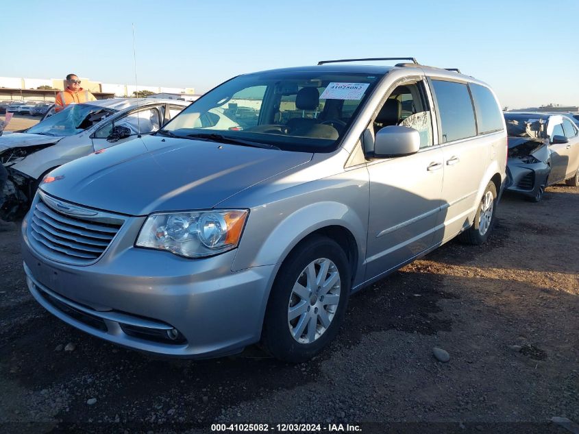 i41514986-2016-chrysler-town-country_6