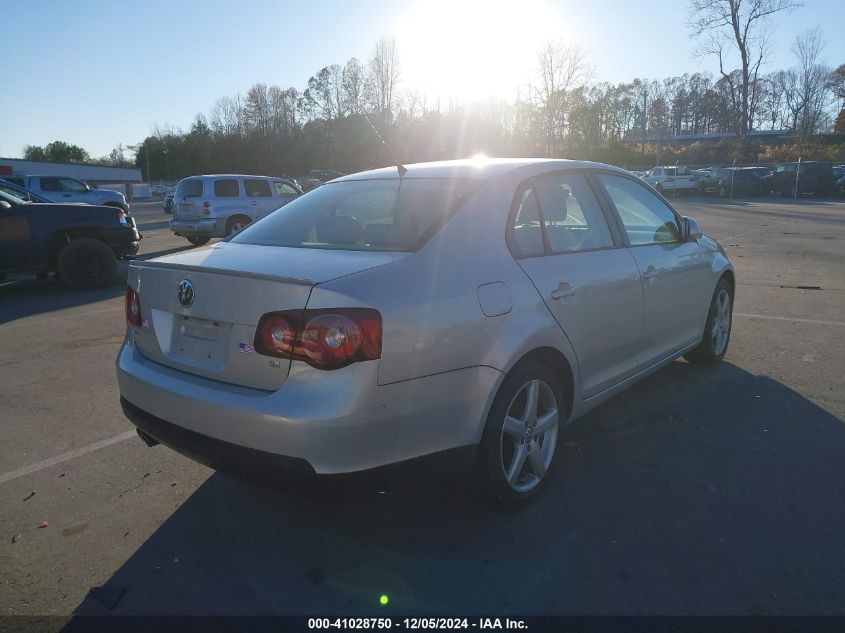 i41518676-2010-volkswagen-jetta_4