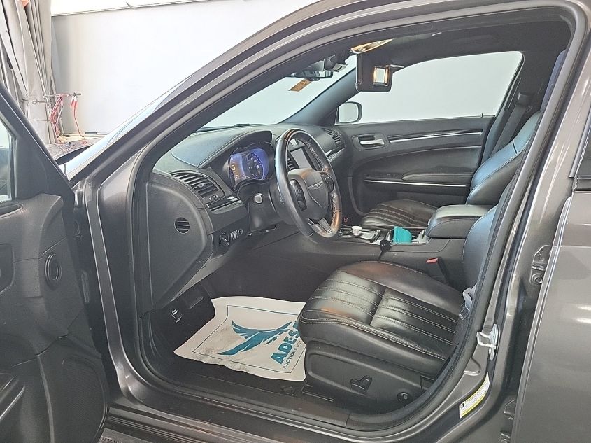 i41528710-2018-chrysler-300_12