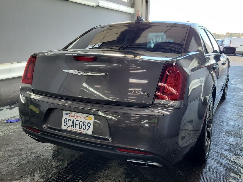 i41528710-2018-chrysler-300_18