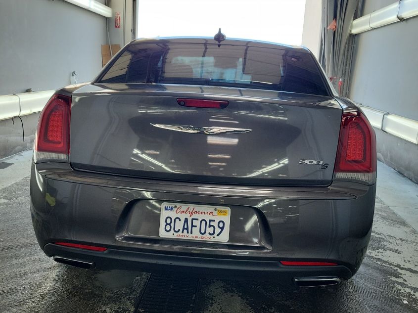 i41528710-2018-chrysler-300_21