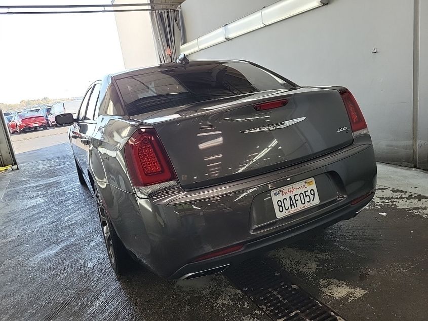 i41528710-2018-chrysler-300_26