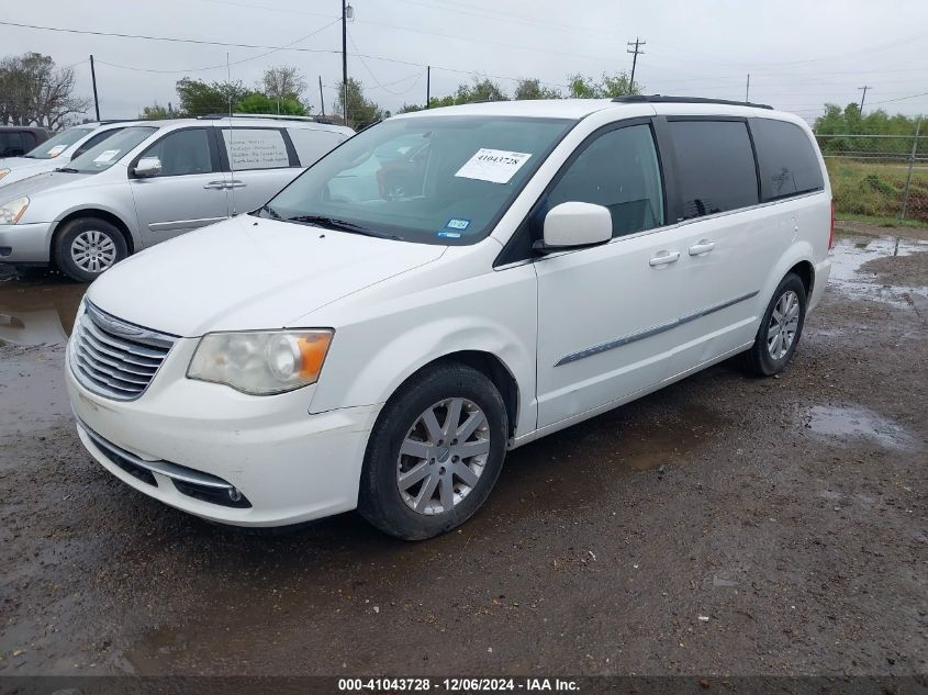 i41533673-2011-chrysler-town-country_2