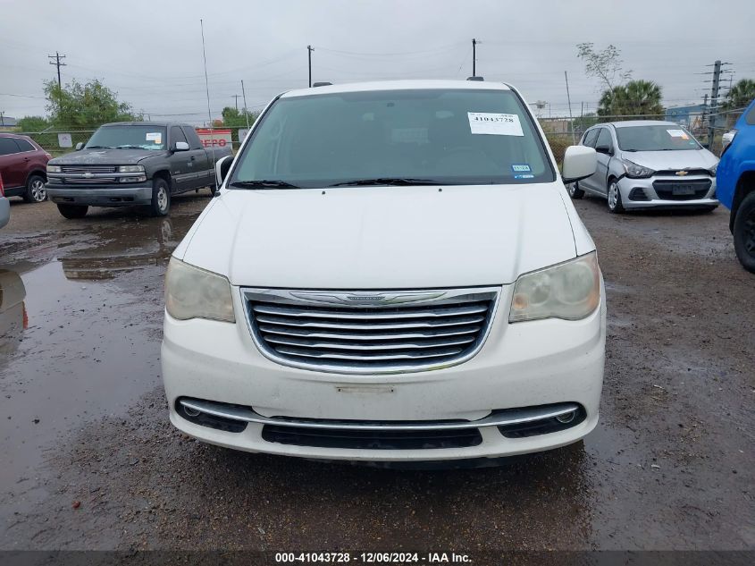 i41533673-2011-chrysler-town-country_6