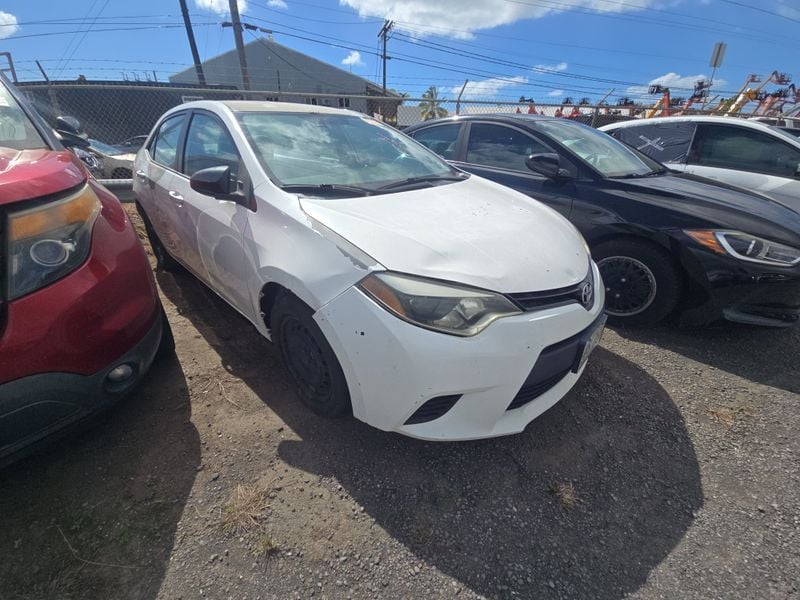 i41535498-2015-toyota-corolla_18