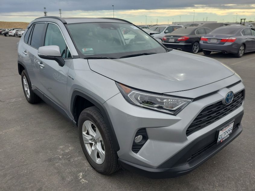 i41536504-2021-toyota-rav4_24