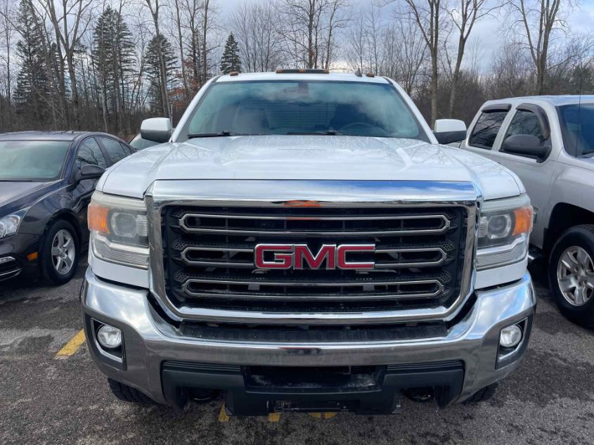 i41538723-2015-gmc-sierra_42