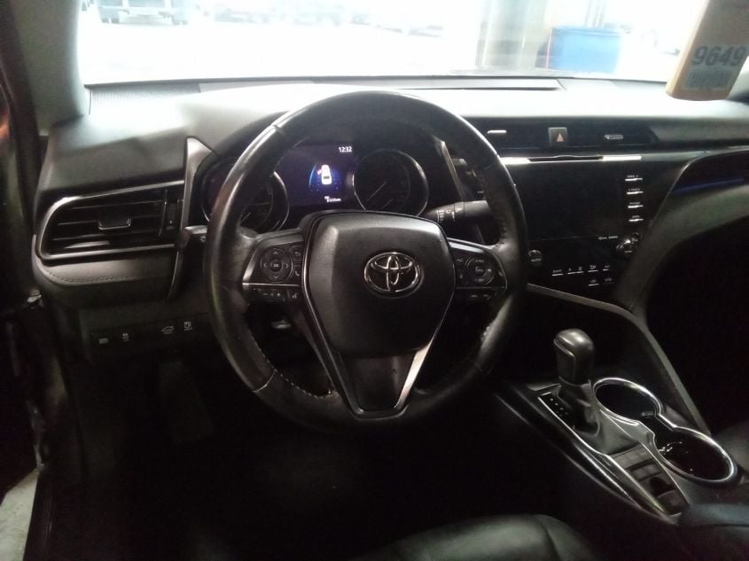 i41540386-2020-toyota-camry_25