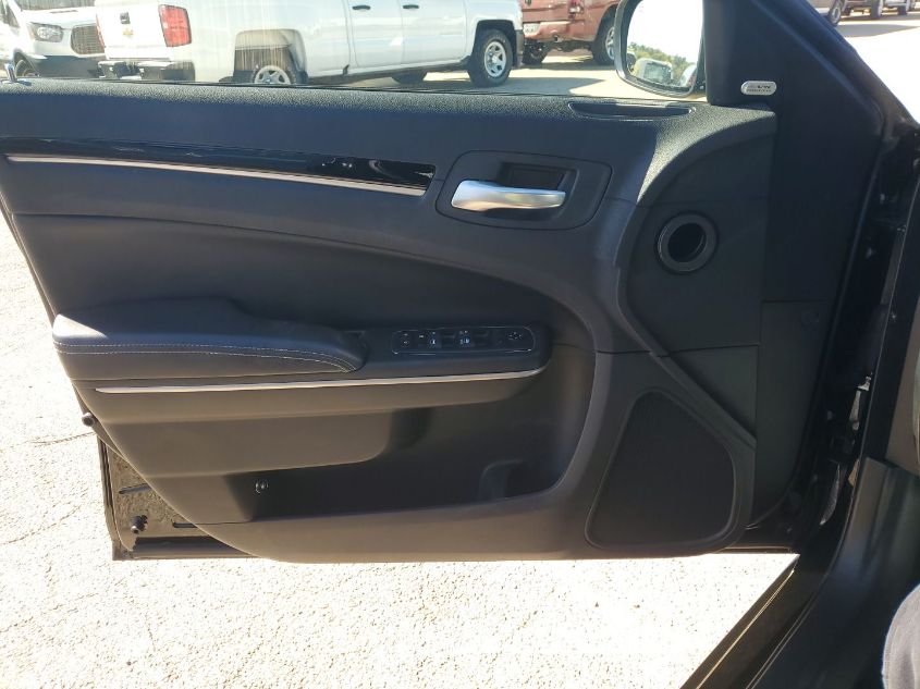 i41540402-2020-chrysler-300_12