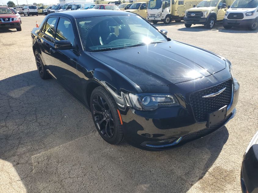 i41540402-2020-chrysler-300_28