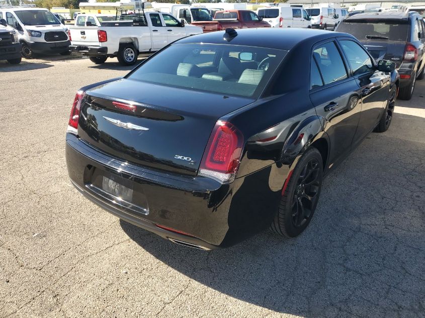 i41540402-2020-chrysler-300_4