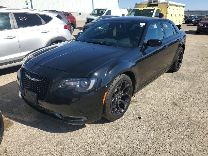 i41540402-2020-chrysler-300_5