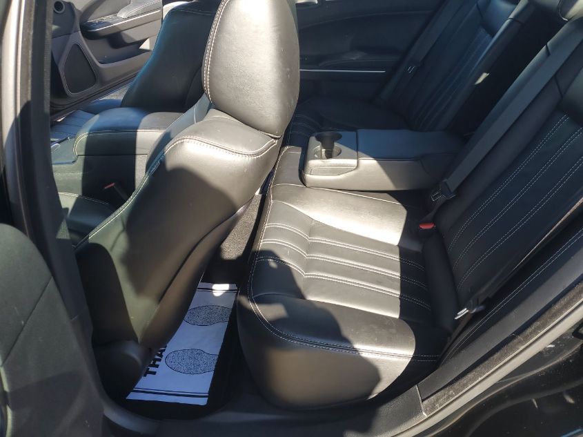i41540402-2020-chrysler-300_8