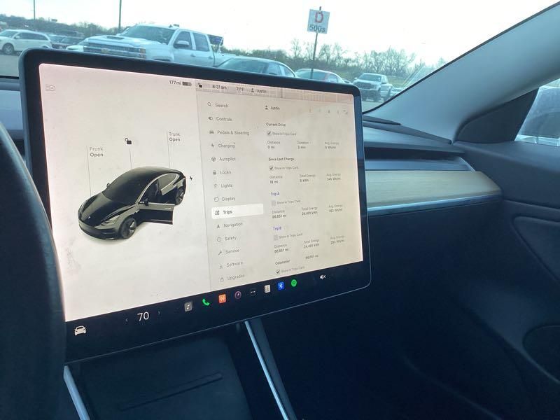 i41540496-2019-tesla-model-3_9