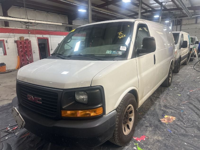 i41541882-2012-gmc-savana-1500_7