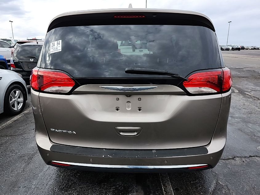i41548417-2017-chrysler-pacifica_17