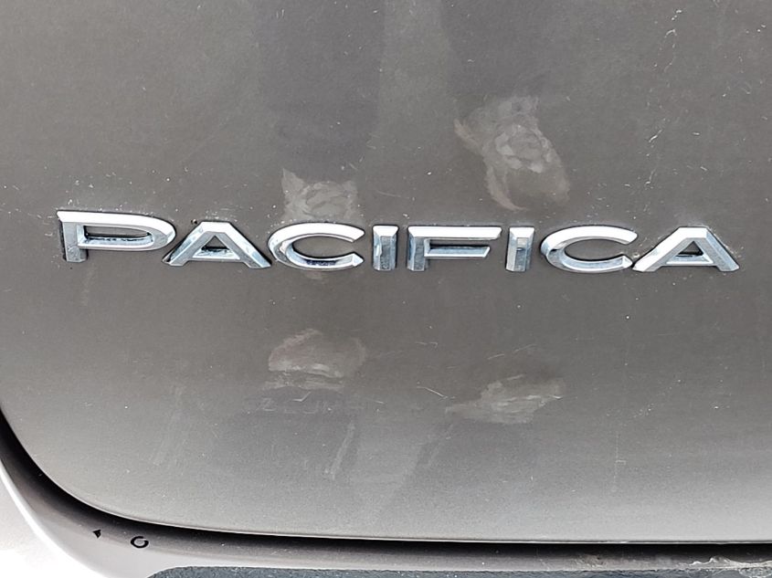 i41548417-2017-chrysler-pacifica_28
