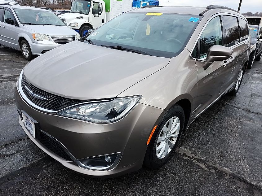 i41548417-2017-chrysler-pacifica_30