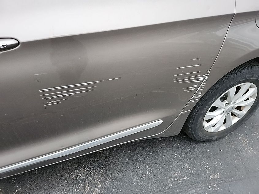 i41548417-2017-chrysler-pacifica_32