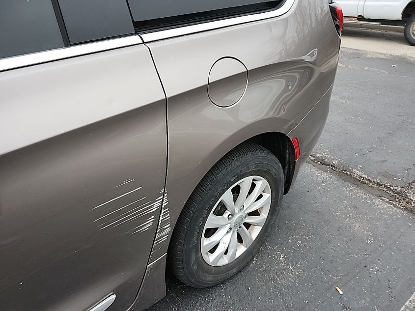 i41548417-2017-chrysler-pacifica_4