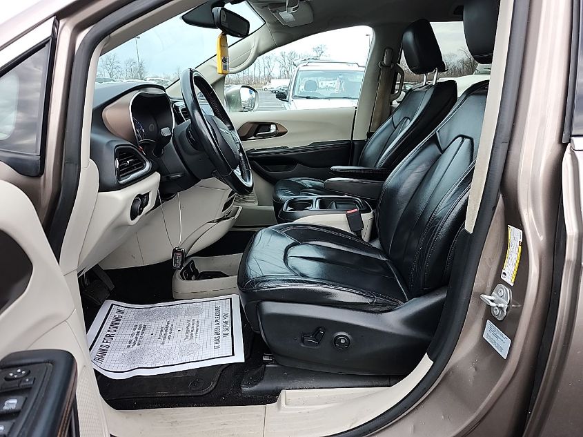 i41548417-2017-chrysler-pacifica_5