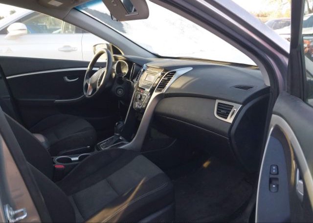 isb103722797-2014-hyundai-elantra-gt_5