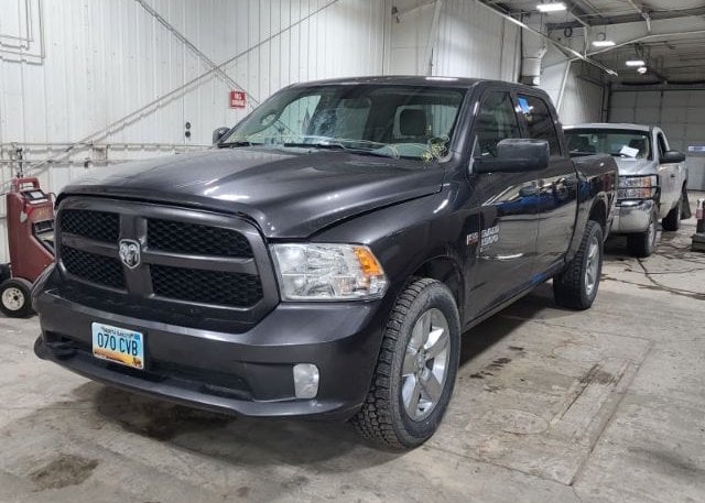 isb116370020-2019-ram-1500-classic_22