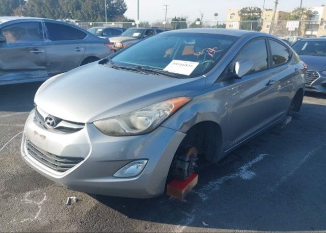 isb151823327-2013-hyundai-elantra_2