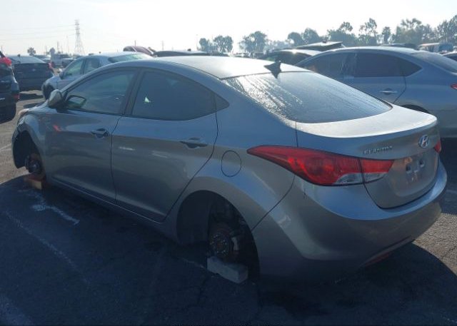 isb151823327-2013-hyundai-elantra_3