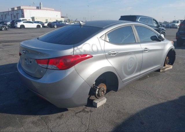 isb151823327-2013-hyundai-elantra_4