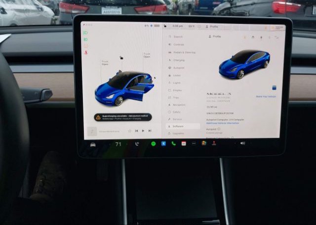 isb178002410-2018-tesla-model-3_19