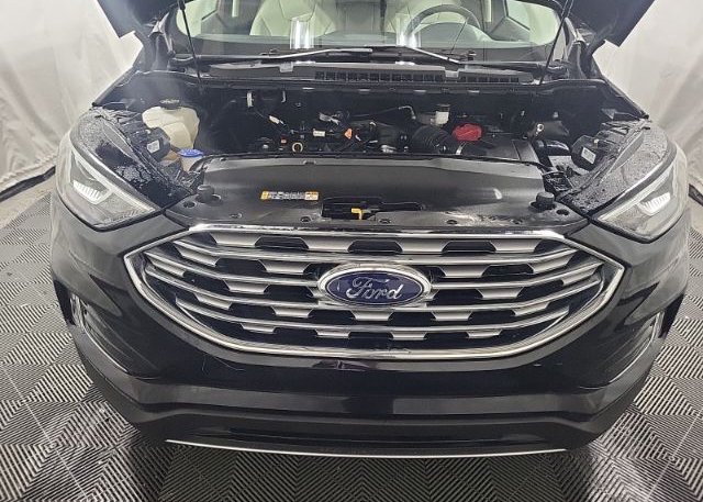 isb206542888-2019-ford-edge_33