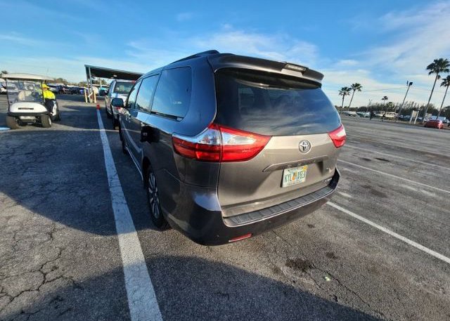 isb221357887-2019-toyota-sienna_3