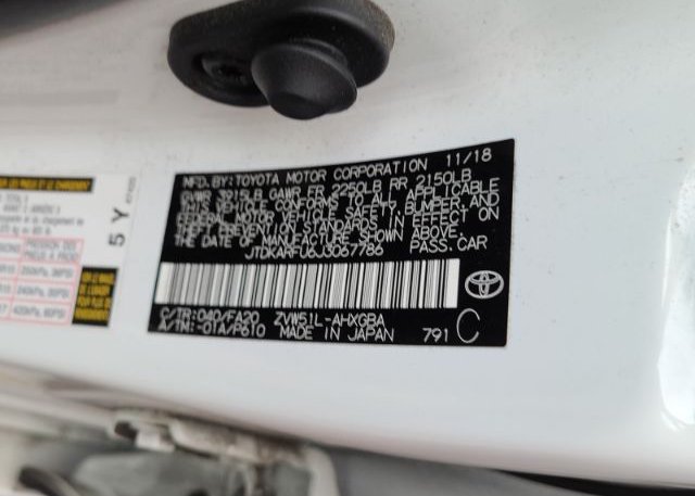 isb248659145-2018-toyota-prius_23