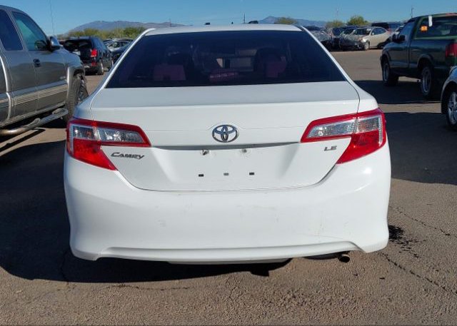 isb263331907-2014-toyota-camry_17