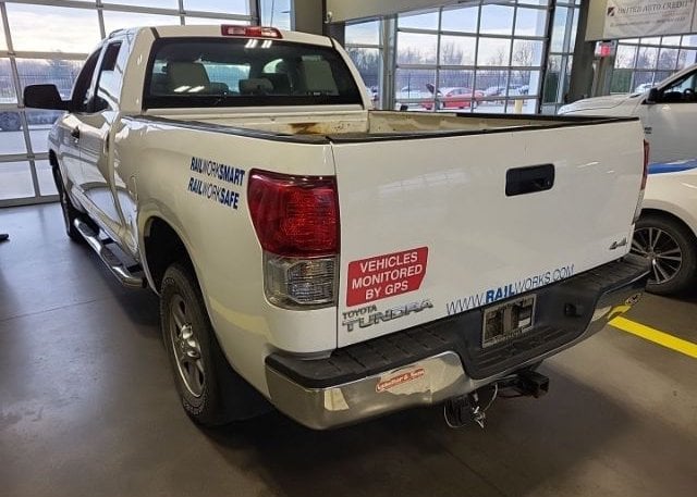 isb470669111-2013-toyota-tundra_26