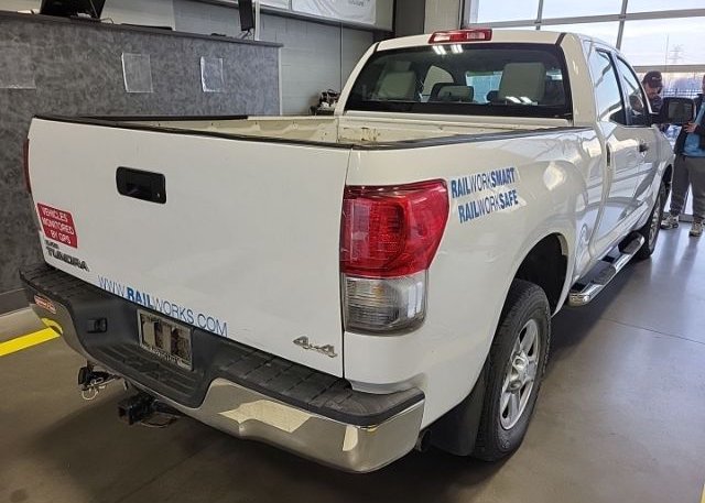 isb470669111-2013-toyota-tundra_5