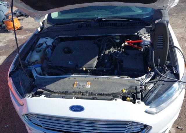 isb505324210-2016-ford-fusion_10