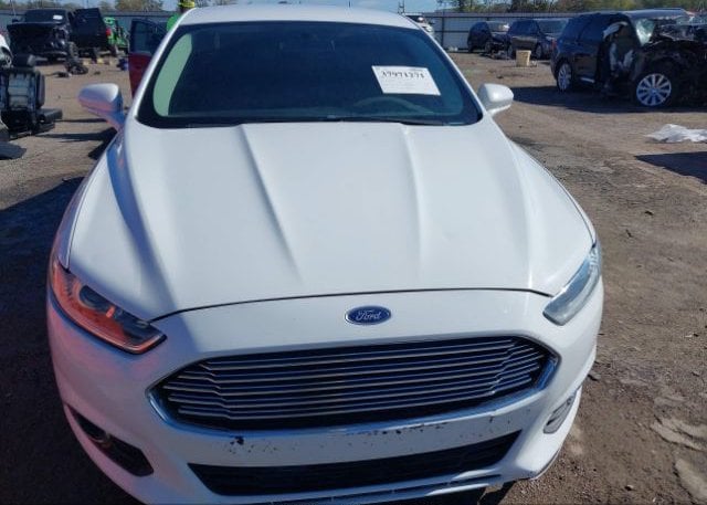 isb505324210-2016-ford-fusion_12