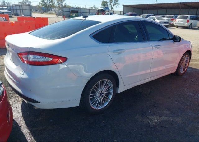 isb505324210-2016-ford-fusion_4