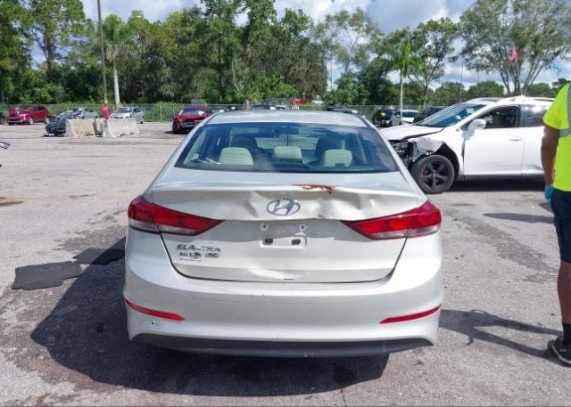 isb538061572-2018-hyundai-elantra_17