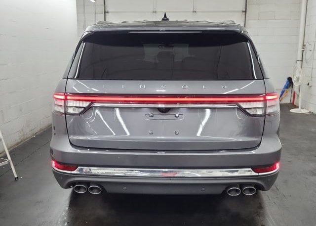 isb539126503-2022-lincoln-aviator_30